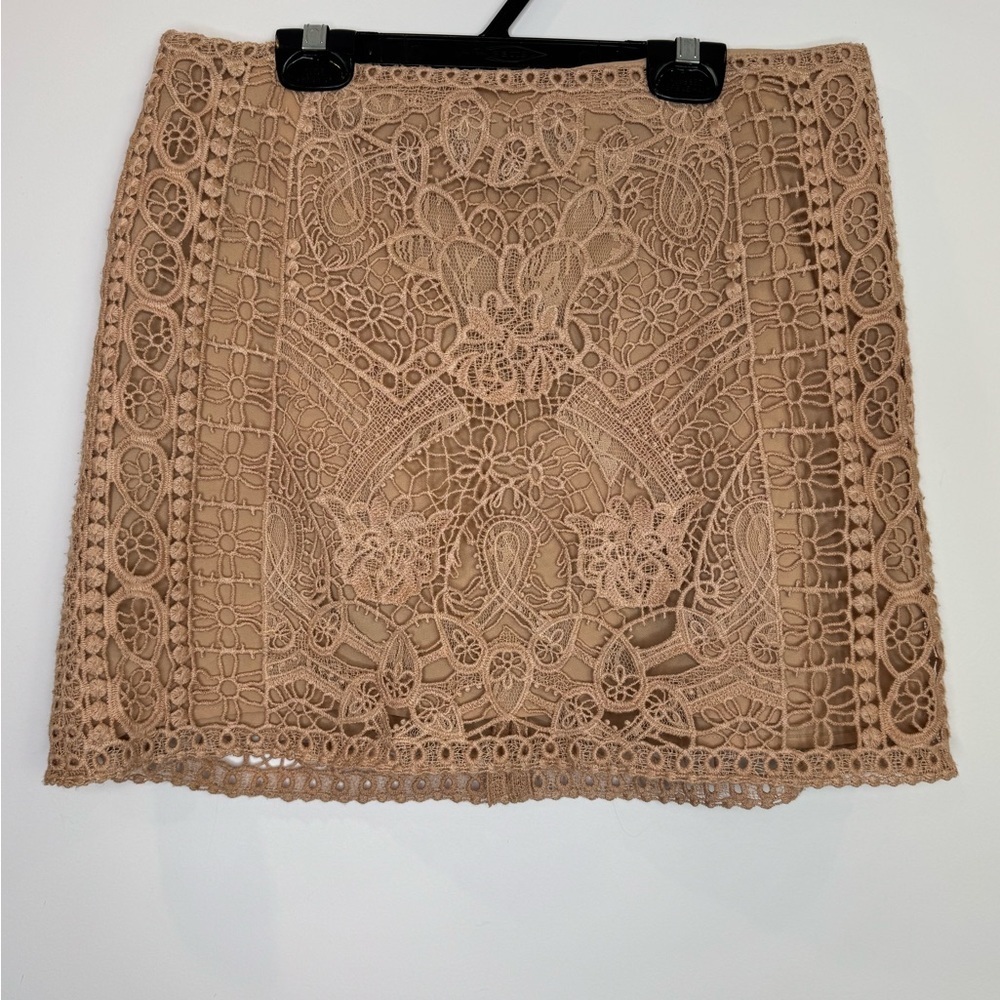 Club Monaco Beige Lace Mini Skirt